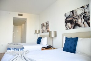 1 Schlafzimmer, Schreibtisch, Bügeleisen/Bügelbrett, Reisekinderbett