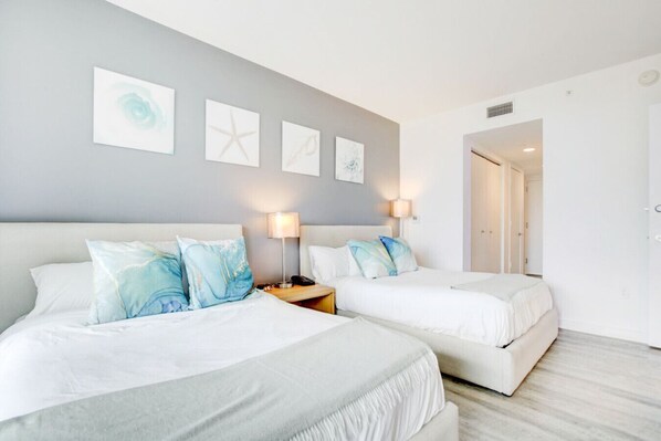 1 Schlafzimmer, Schreibtisch, Bügeleisen/Bügelbrett, Reisekinderbett