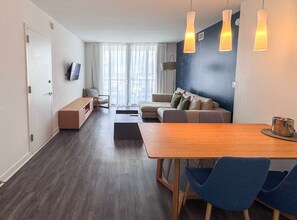 TV - Amazing One Bdr Apartment (Hallandale Beach)