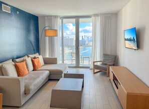 TV - Stunning 1bdr Apt Great View (Hallandale Beach)