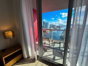 Interior - Stunning 1bdr Apt Great View (Hallandale Beach)