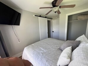2 bedrooms, iron/ironing board, free WiFi, bed sheets