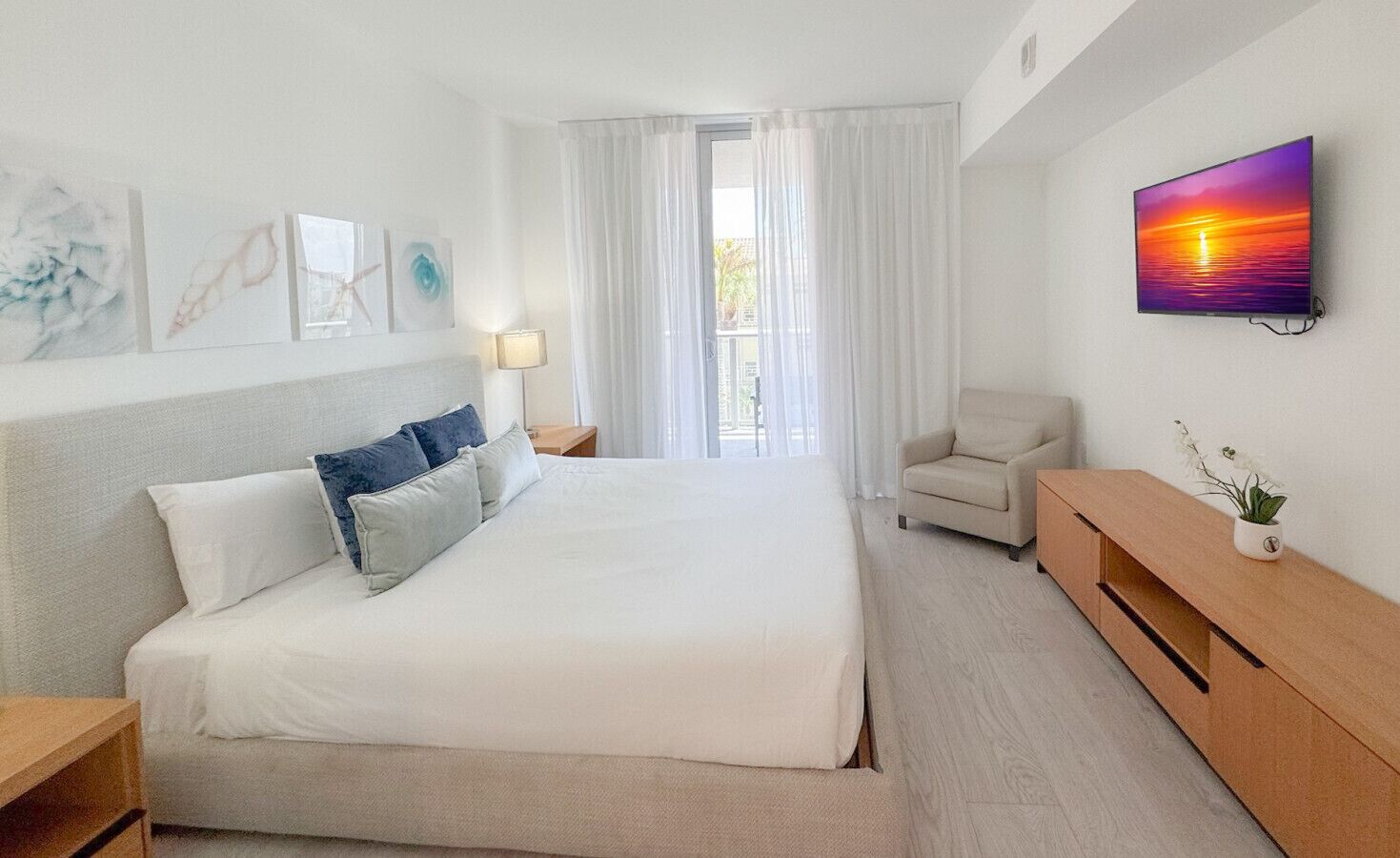 1 habitación, tabla de planchar con plancha, cuna de viaje y wifi 