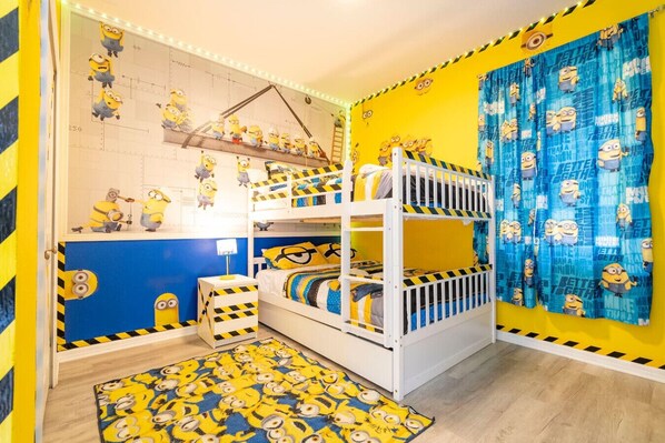 Schreibtisch, Bügeleisen/Bügelbrett, Reisekinderbett, kostenloses WLAN