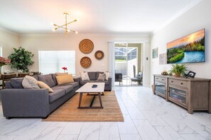 Smart TV, stereo - Cozy Townhouse Near Disney at Champions Gate (Davenport)