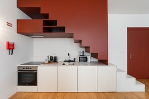 Fridge, microwave, oven, coffee/tea maker