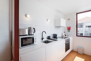Frigorifero, microonde, forno, lavastoviglie
