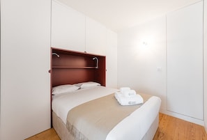 1 bedroom, iron/ironing board, internet, bed sheets