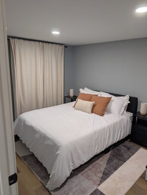 1 Schlafzimmer, Schreibtisch, Bügeleisen/Bügelbrett, Reisekinderbett