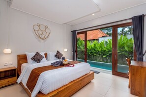 Two Bedroom Suite Villa with Private Pool | Bàn, khu vực làm việc phù hợp cho laptop 