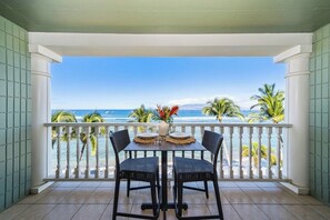 Outdoor dining - Lahaina Shores 507 West Maui Studio with Stunning Ocean Views (Lahaina)