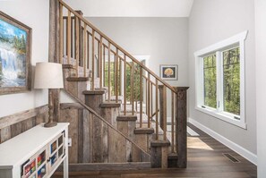 Interior - Little Bear Lodge Near Dupont State Forest (Brevard)