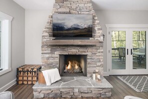 Interior - Little Bear Lodge Near Dupont State Forest (Brevard)