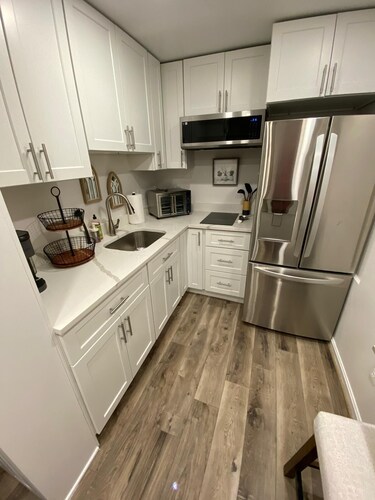 Chic and cozy apartment with WiFi and AC in Parkville