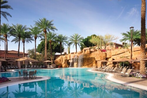 Sheraton Desert Oasis Resort 1 BR Villa - 12 min. walk to TPC golf Feb 6 - Feb 9