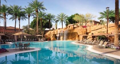 Sheraton Desert Oasis Resort 1 BR Villa - 12 min. walk to TPC golf Feb 6 - Feb 9