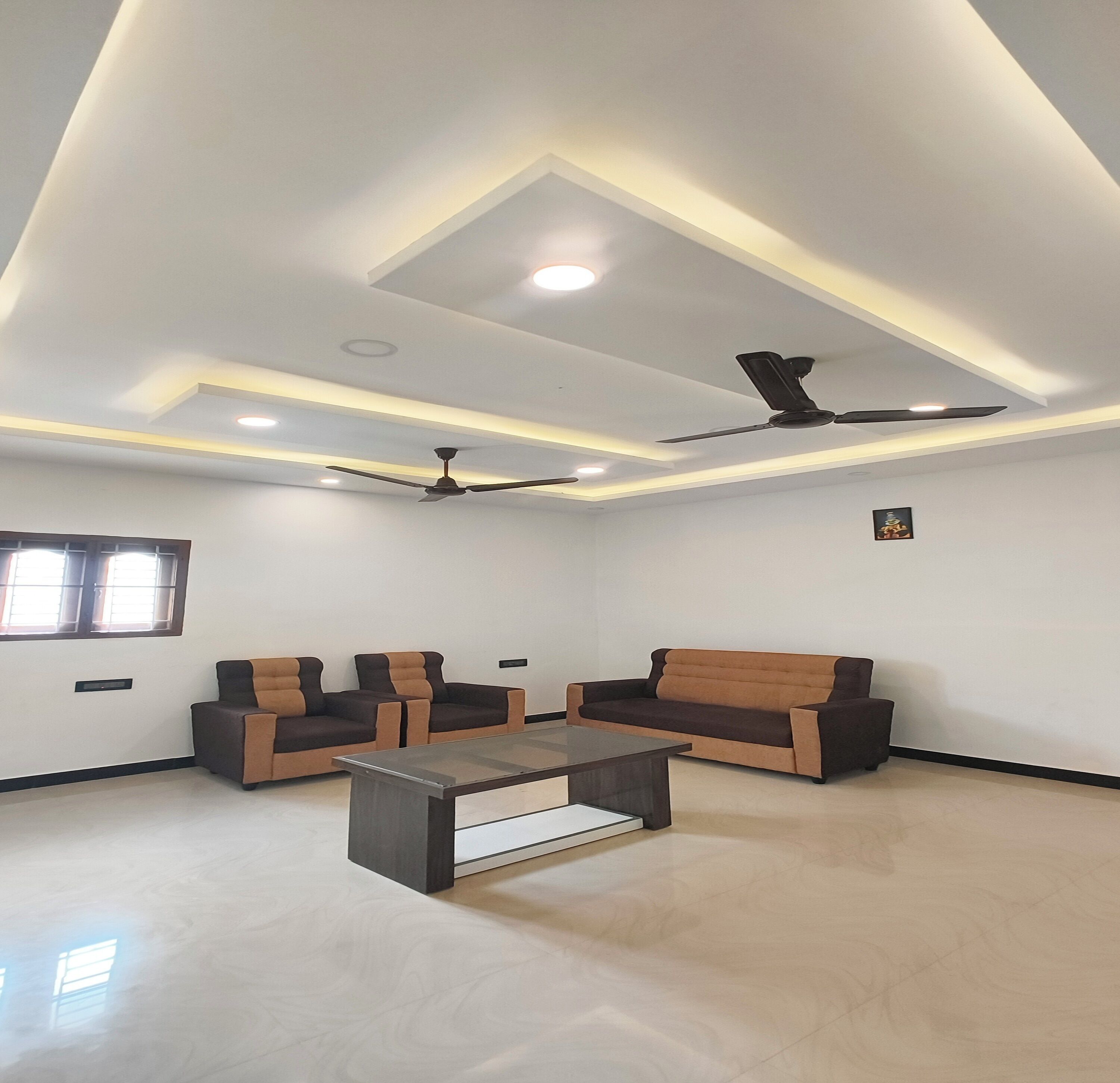 Premium-rum | Vardagsrum | 32-tums LCD-tv med kabelkanaler