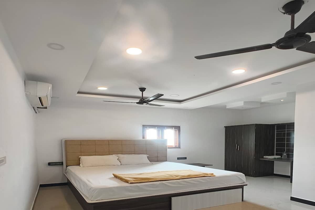 Habitación superior | Escritorio, wifi gratis, ropa de cama