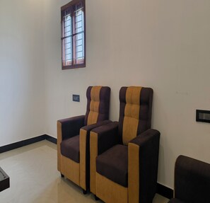 Premium Room | Living area | 32-inch LCD TV with cable channels - The Canalway Inn (Pollachi)