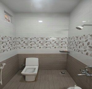 Premium Room | Bilik Mandi | Pancuran mandi, kelengkapan dandanan diri percuma, sabun, syampu 