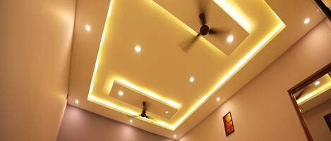 Deluxe Double Room | Desk, free WiFi, bed sheets