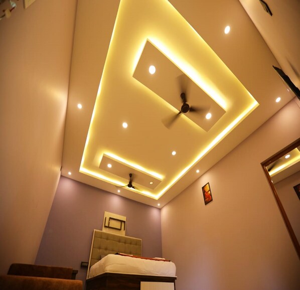 Kahden hengen deluxe-huone | Työpöytä, ilmainen Wi-Fi, vuodevaatteet