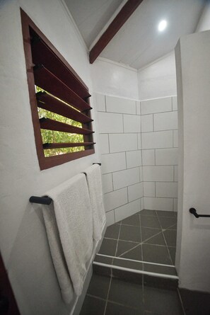 Ducha, artículos de tocador de diseñador, toallas, jabón