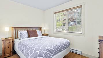 2 bedrooms, iron/ironing board, travel crib, free WiFi