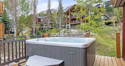 Kicking Horse Gem for 6 | Near Gondola + Hot Tub