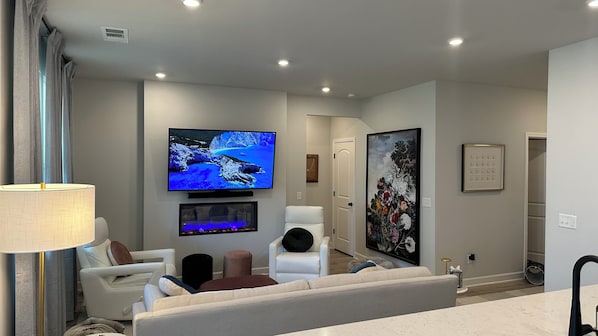 Smart TV, fireplace