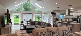 Family friendly  4br 2 bath house in cool Coden with WiFi, AC, clean and comfy