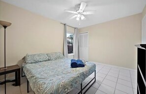 3 bedrooms, desk, iron/ironing board, free WiFi - 3-bedroom pool house by the ocean access canal with WiFi, AC, fitness room (Port St. Lucie)