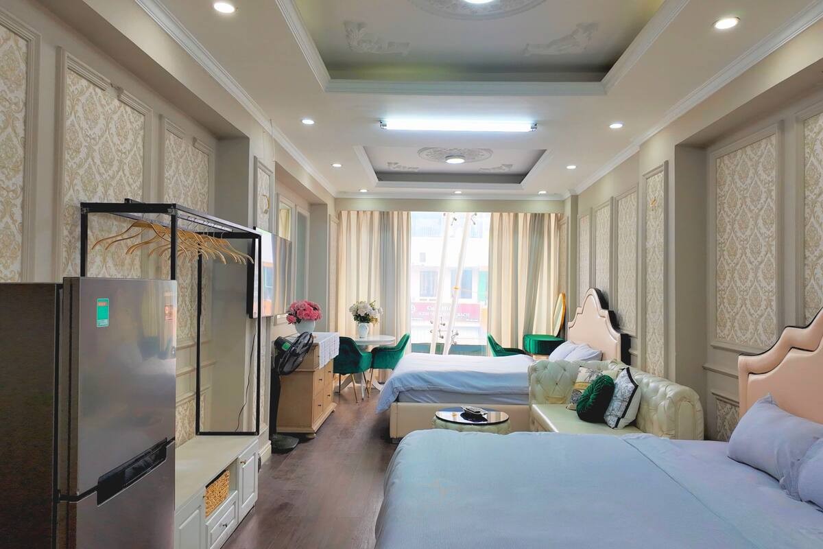 In-room safe, blackout curtains