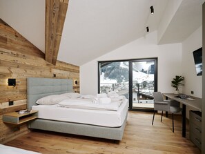 3 bedrooms, individually furnished
