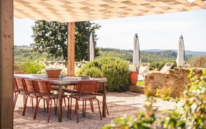 Outdoor dining - Luxury Farmhouse in Umbria (Monteleone d'Orvieto)