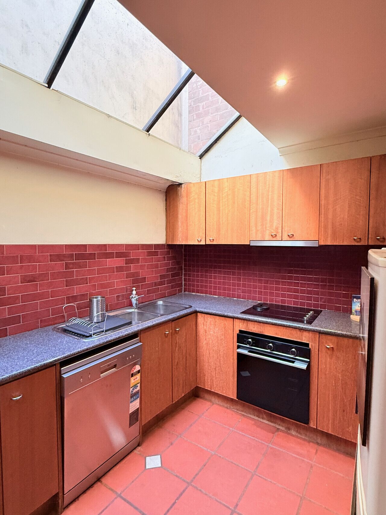 雪櫃、微波爐、焗爐、爐具