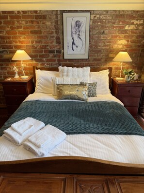 1 bedroom, desk, iron/ironing board, free WiFi