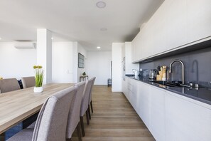 Fridge, microwave, oven, coffee/tea maker
