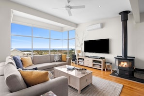 TV, fireplace