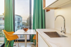 Apartment, 1 Bedroom, Sea View | Private kitchen