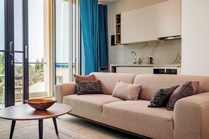 Studio, Sea View | Living area | Smart TV - The Edge (Serrekunda)