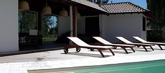 Villa Adelinda: A luxurious one-story villa located right on the Lake Maggiore, with Free WI-FI.