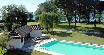 Villa Adelinda: A luxurious one-story villa located right on the Lake Maggiore, with Free WI-FI.