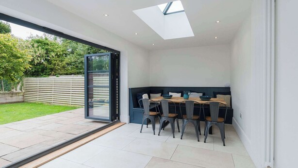 A modern kitchen with a large window, a built-in oven, and a sink. - Spacious House, Private Parking & Garden (Gloucestershire)