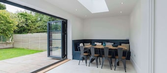 Spacious House, Private Parking & Garden