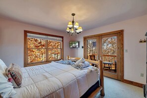 5 chambres, bureau, fer et planche à repasser, lit parapluie