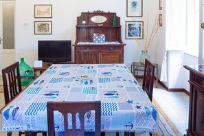 Dining - Spacious apartment with garden, near the beach (Levanto)