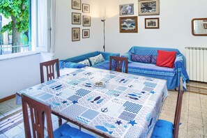 Interior - Spacious apartment with garden, near the beach (Levanto)