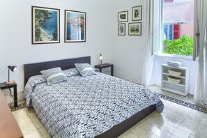 3 bedrooms, iron/ironing board, travel cot, free WiFi - Spacious apartment with garden, near the beach (Levanto)