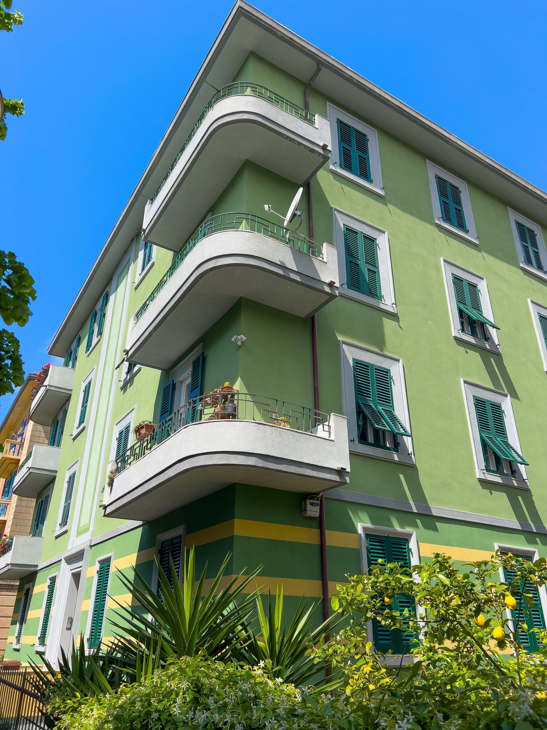 المنشأة من الخارج